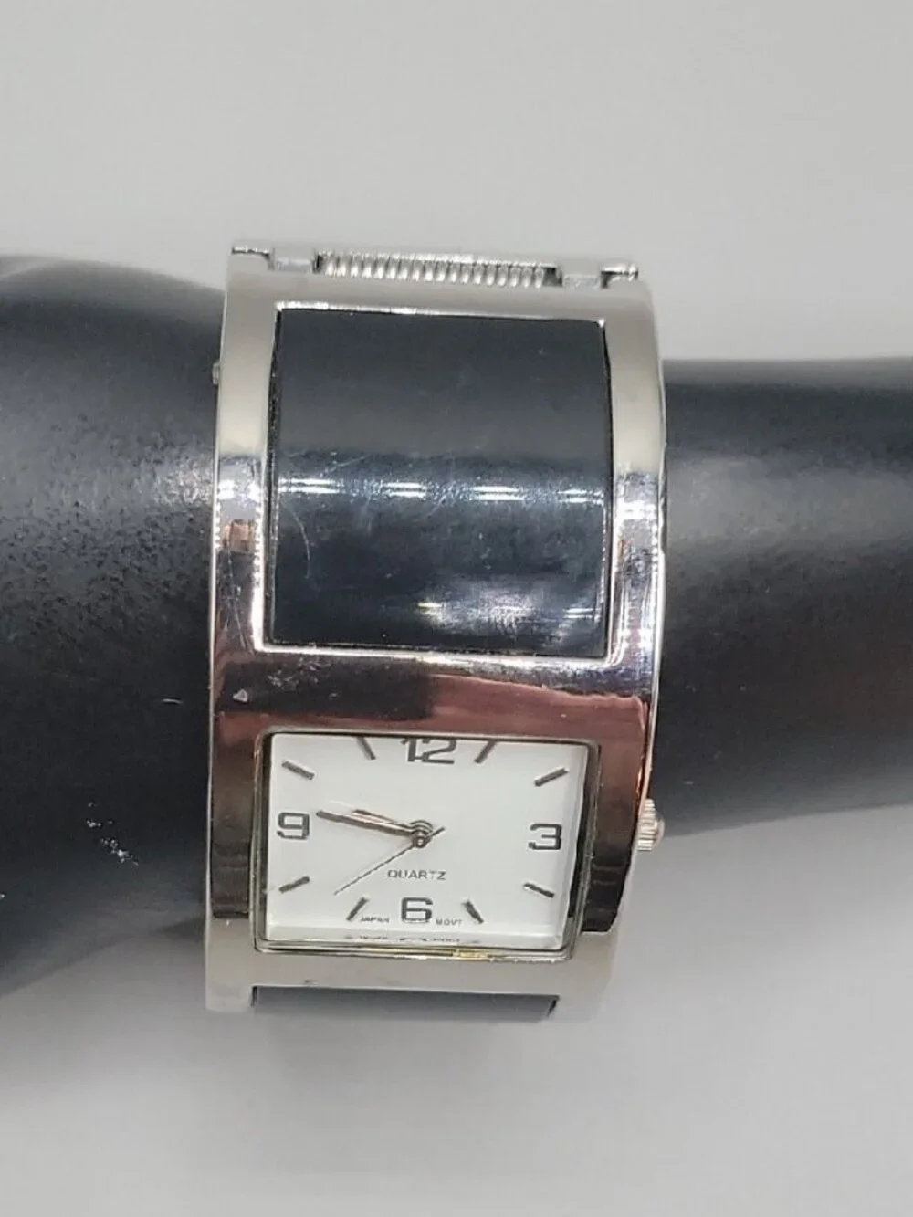 Vintage Ladies Fashion Quartz Watch Open Cuff Hinge Band Watch Fits Up To 8